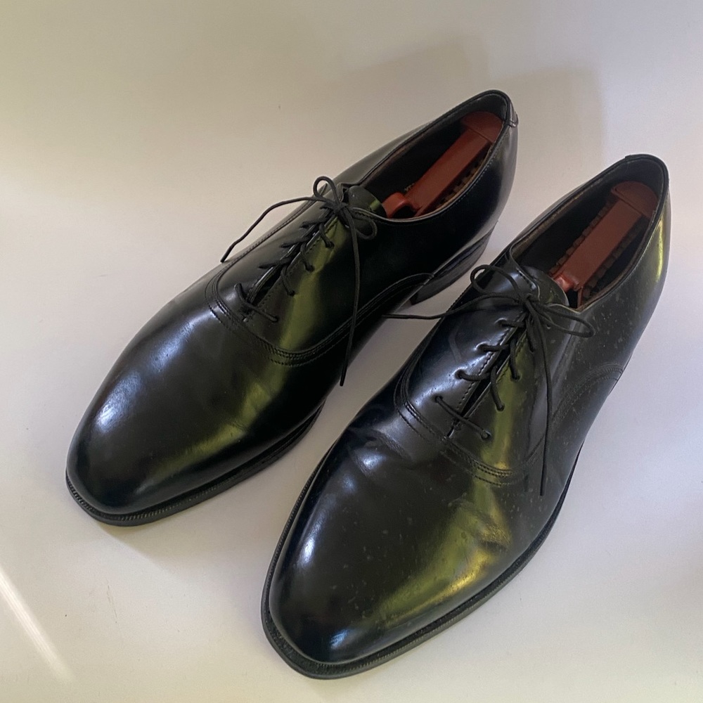 Men’s classic black dress shoes. Bostonian. Size 11 1/2.